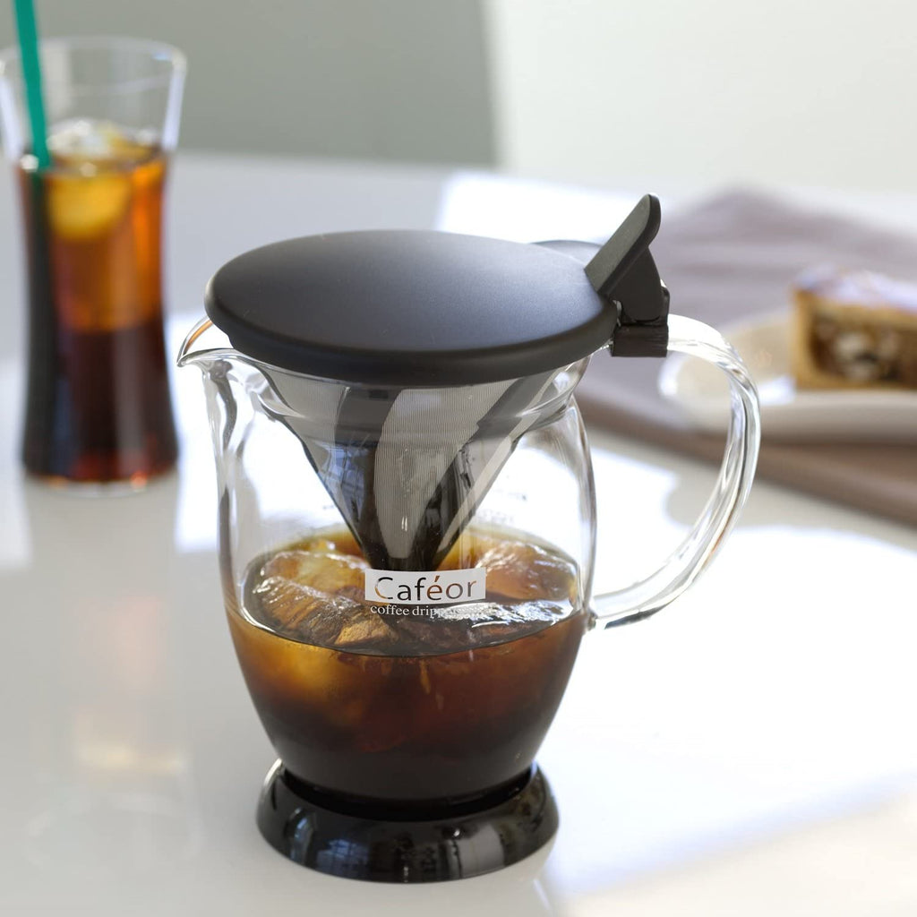 Caféor coffee maker with a glass carafe on a table.
